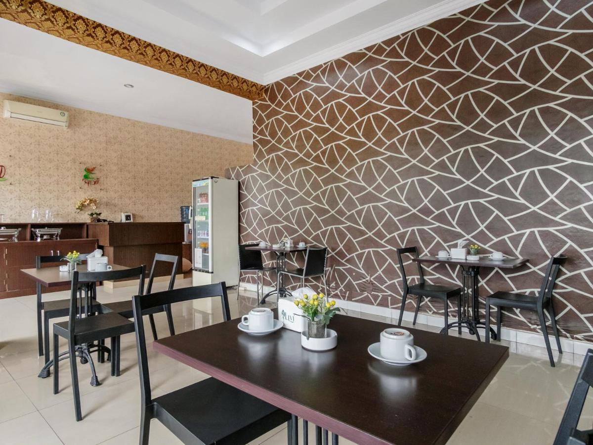 Oyo 741 Hotel Labuhan Raya Medan Exteriér fotografie